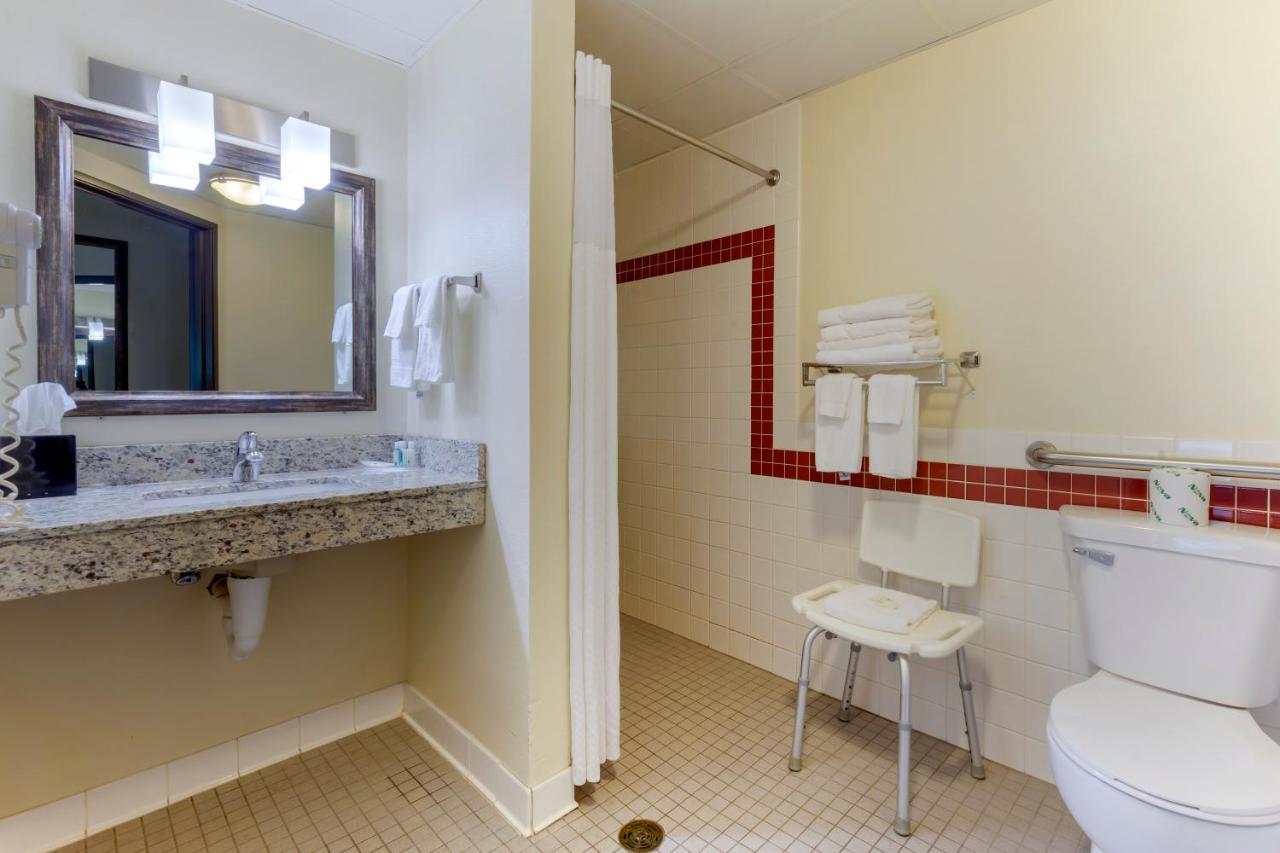 Quality Inn オシュコシュ エクステリア 写真