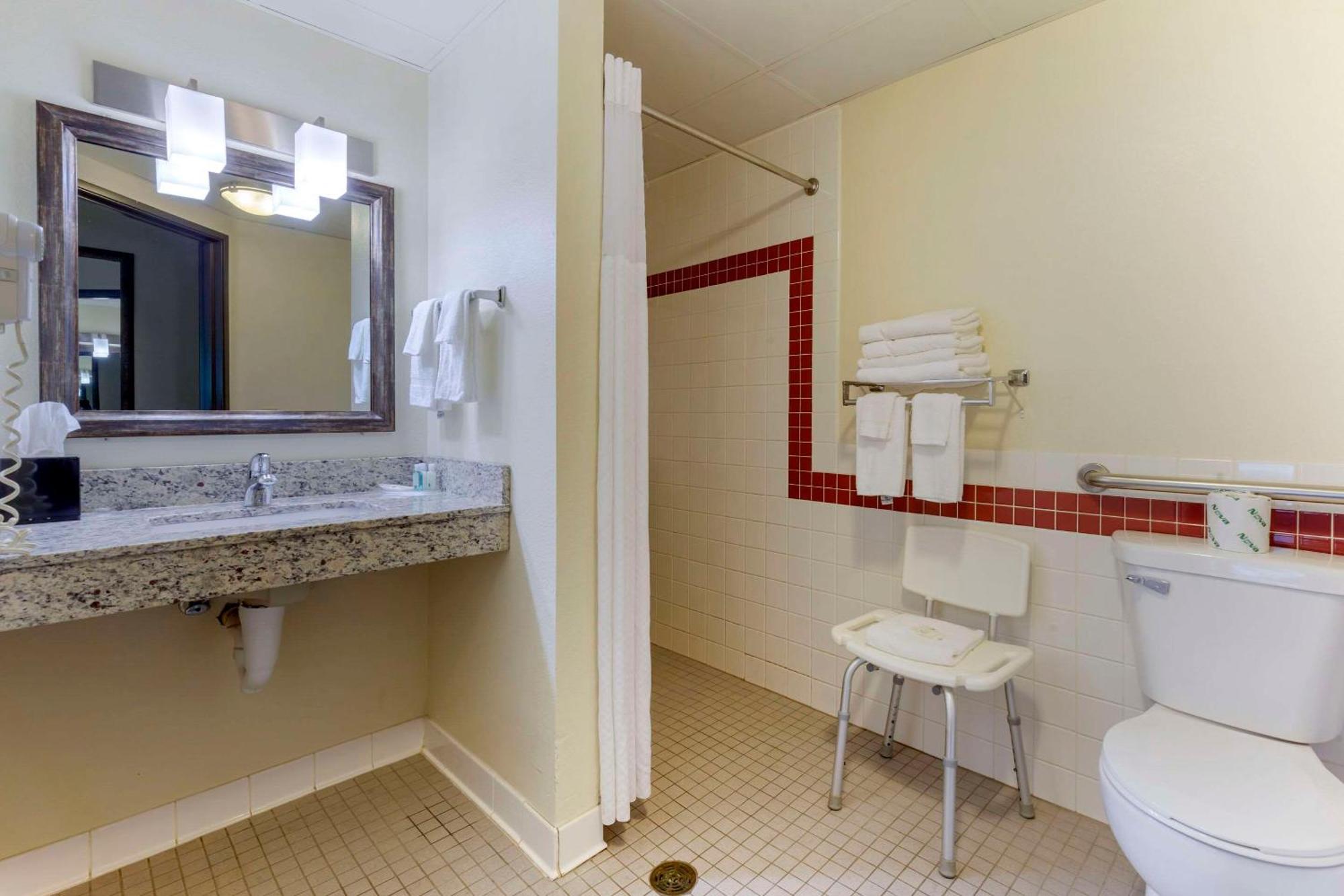 Quality Inn オシュコシュ エクステリア 写真