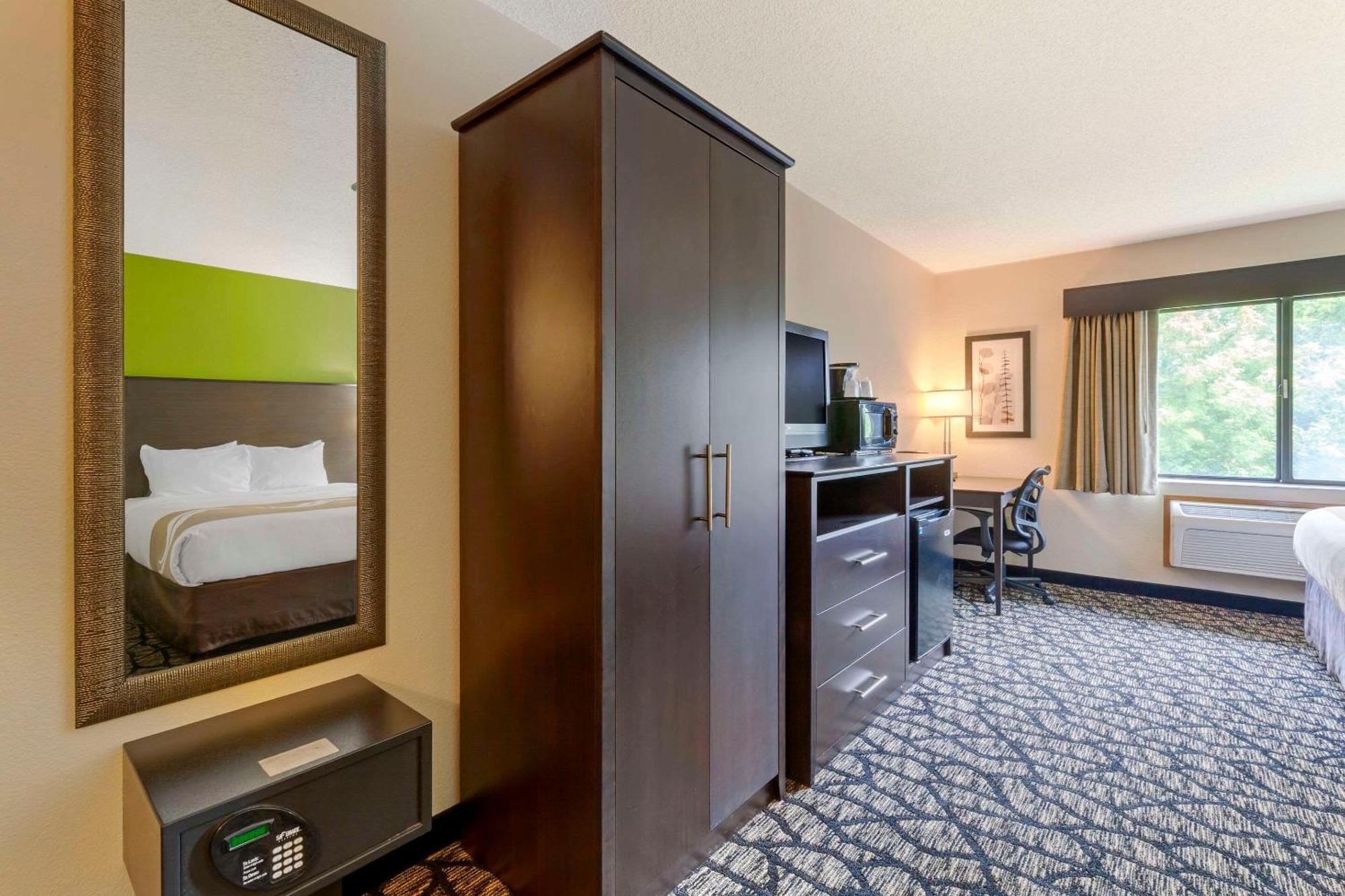 Quality Inn オシュコシュ エクステリア 写真