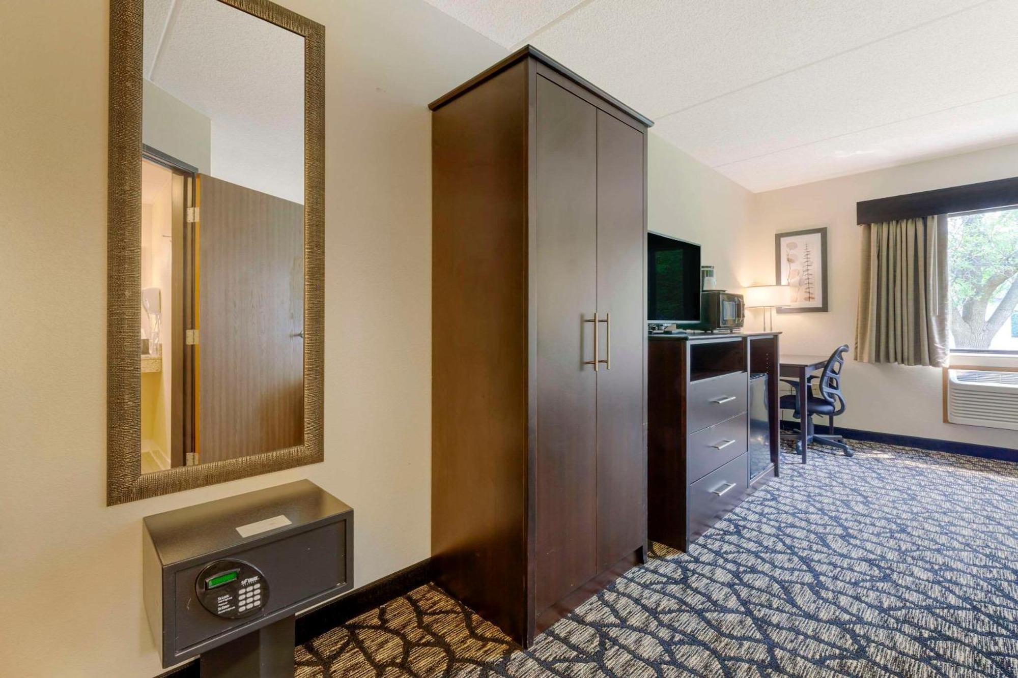 Quality Inn オシュコシュ エクステリア 写真